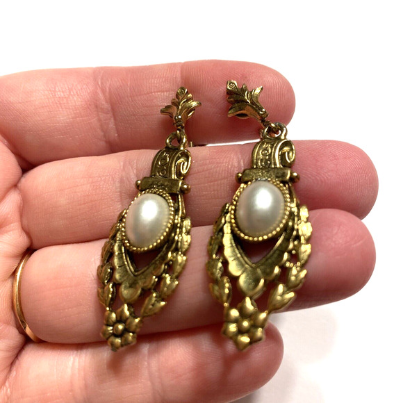 Vintage Dramatic Goldtone Faux Pearl Clip On Earrings Old Hollywood Dangle Drop - Picture 2 of 5